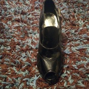 Black heel size 7